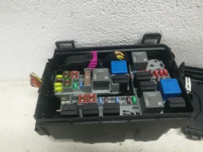 Opel corsa d коробка корпус запобіжників a14xer фото №1