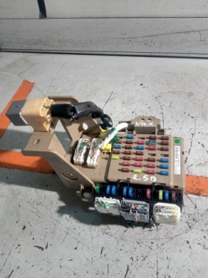 Subaru wrx va коробка запобіжників 82201va041 фото №1