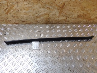 Молдинг уплотнитель перед правый opel insignia a 10r 2.0 универсал 13228100 11133 фото №1