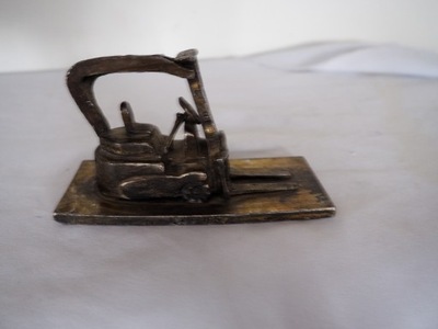 Figurka rzeźba wózek widłowy metal ołów