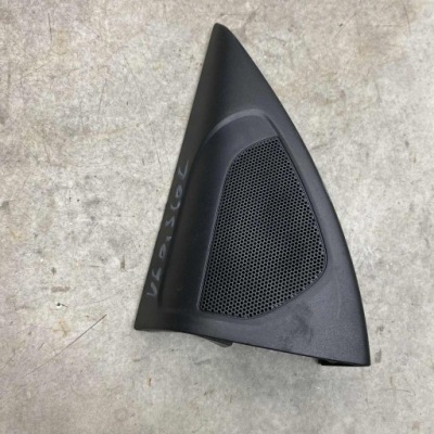 Треугольник защита зеркало правая динамик volvo v60 фото №1