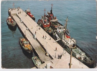 Gdynia Port Holowniki i pilotówki przy pirsie