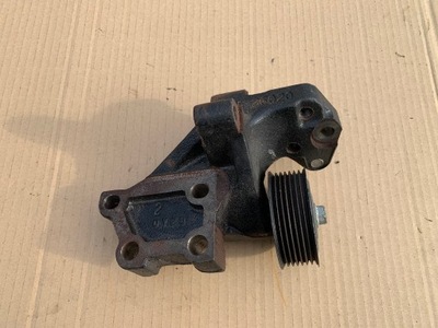 Кронштейн ролик кронштейн toyota rav4 12315-26020 фото №1