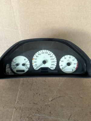 Mercedes clk w208 счетчик 2085401211 фото №1