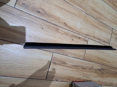 Молдинг ущільнювач правий перед peugeot 405 фото №1