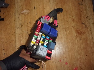 Renault scenic iii коробка запобіжників 1.9 dci фото №1