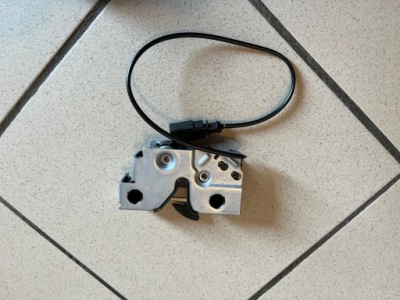 Skoda octavia iii 3 5e0 замок капот засувка фото №1