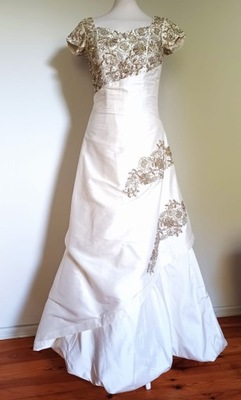 Jedwabna suknia ślubna w stylu orientalnym