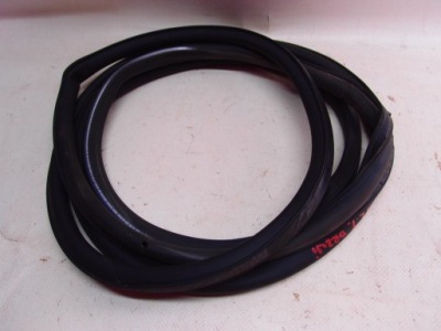 Прокладка двері лівий задня audi a4 b9 sedan фото №1