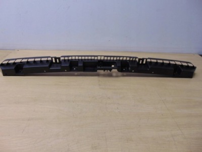 Напрямна кронштейн бампера задня середній audi a1 фото №1