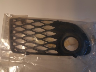 Решітка впуск повітря права оригінальна audi rs4 8d08073446q 3fz фото №1