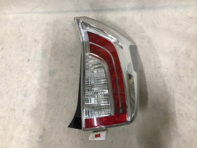 Toyota prius iii lift 11-15 лампа задняя правая euro фото №1