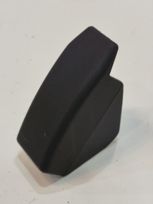 Защита заглушка сиденье audi a3 8v 8v0886197 фото №1