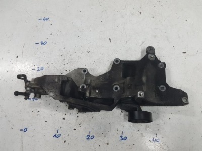 Vw passat b6 05-09r 2.0 tdi cba кронштейн генератора фото №1