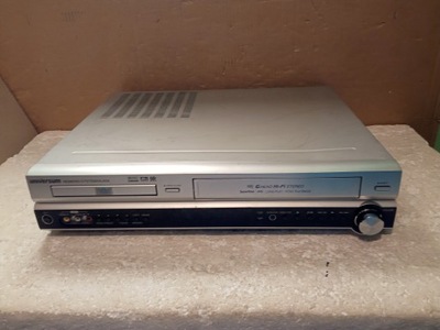 UNIVERSUM DVD-VCR-R4340 ( nie reaguje po podłączeniu ! )