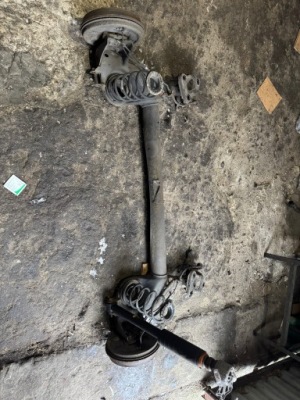 Балка oś задня гальмівні барабани opel corsa e adam фото №1