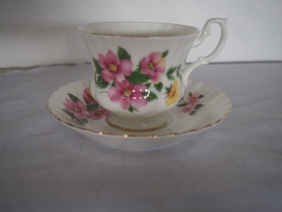 Filiżanka Royal Albert róże