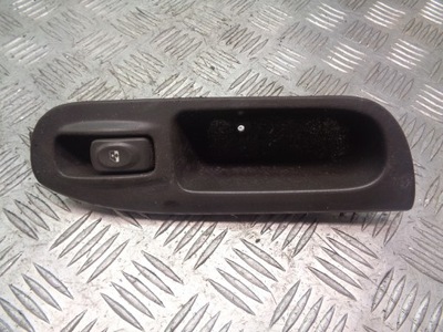 Панель скло правий перед renault scenic i фото №1