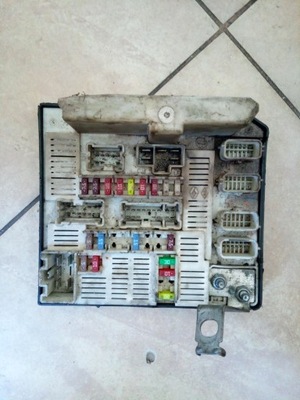 Коробка запобіжників megane ii scenic ii oryg. фото №1