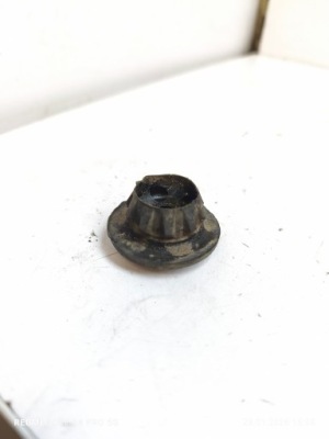 Кронштейн гумовий елемент кронштейн радіатора primera p12 01-07 фото №1