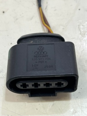 Колодка штекер vw touareg 7p 1j0973724 фото №1