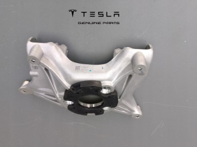 Tesla 3 2017- кронштейн амортизатора передній 134439100a = фото №1