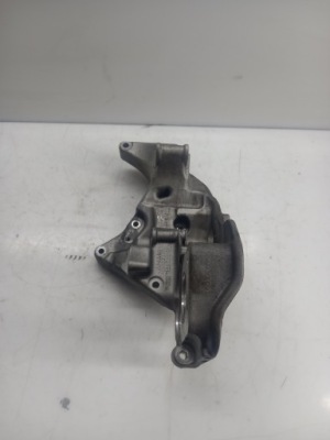 Кронштейн кронштейн насоса впрыска volvo v40 ii 2,0d 31401103 фото №1