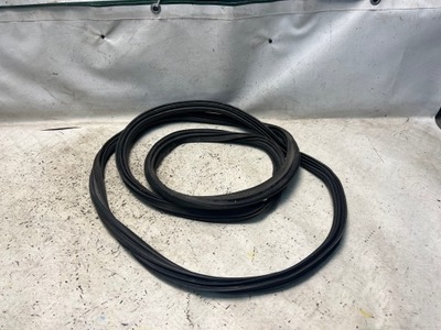 Opel insignia a kombi прокладка крышки багажника фото №1