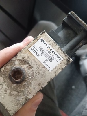 Клапан регулювання висоти 3944717 фото №1