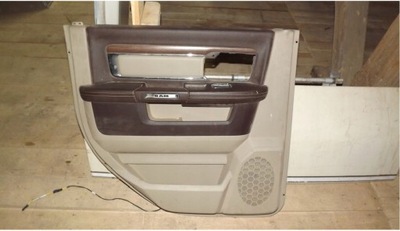 Обшивка дверь задние левая dodge ram 13-16 фото №1