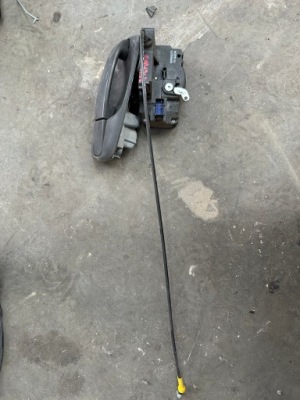 Trafic ii vivaro замок правий перед 8200042171 фото №1