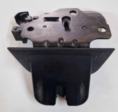 Замок задний крышки audi a4 b7 avant kombi фото №1