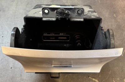 Jeep grand cherokee wk2 бардачок попільничка usb фото №1