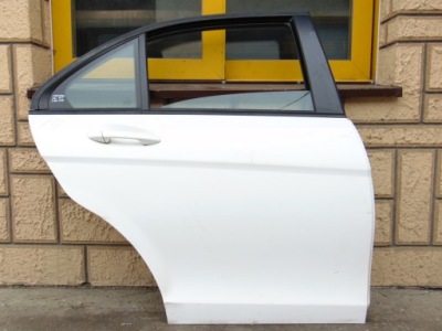 Дверь правое задний  задние mercedes w204 sedan 149 12r фото №1