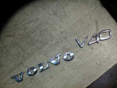 Volvo V40 00-03 Napis Literki Emblemat
