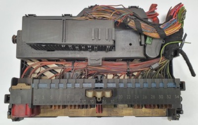 Коробка запобіжників bmw 3 e46 8364542 1.8l бензиновий 105kw 2002 фото №1