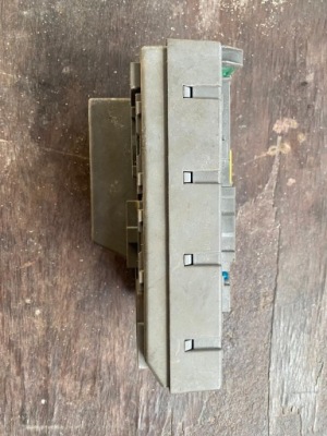 Коробка предохранителей yqe103320 land rover discovery 2 2 фото №1