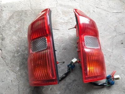 FARO PARTE TRASERA IZQUIERDA DERECHA TOYOTA RAV4 II 2.0 VVTI 3D EUROPA  