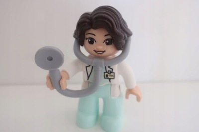 LEGO DUPLO ludzik lekarz lekarka ze stetoskopem
