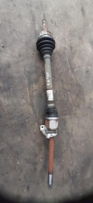 Привідний вал права 1.6ehdi citroen c4 picasso ii 9670725580 фото №1