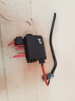 Polo 6n2 lift коробка запобіжників na акумулятор фото №1