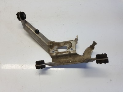 Bmw i3 кронштейн насоса abs 6852030 фото №1