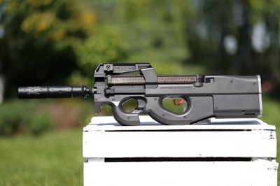 Pistolet maszynowy Tokyo Marui P90 TR z tłumikiem | ASG