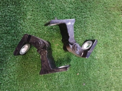 Петлі двері лівий задня skoda octavia iii 8k0831401b фото №1