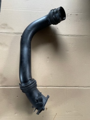 Bmw 1 f20 2.0i труба шланг повітря 8601683 фото №1