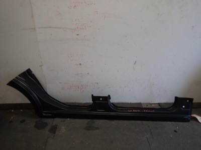 Порог правый mercedes c-klasa w204 2007-2014 a2046373835 фото №1