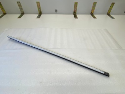 Молдинг ущільнювач перед правий vw golf vii фото №1