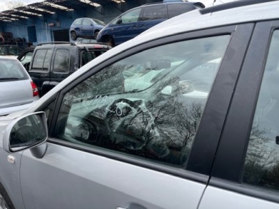 Kia carens 3 un стекло дверь перед левая фото №1