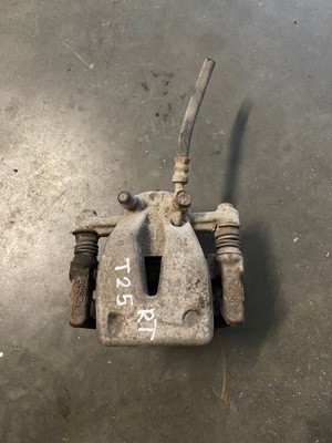 Суппорт правый задняя toyota avensis t25 фото №1