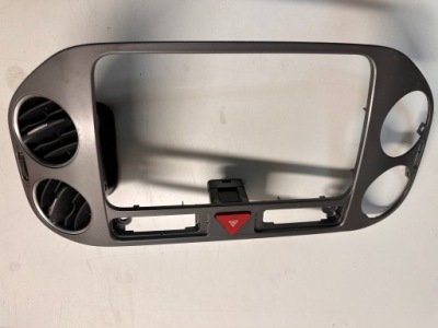 Рамка декоративна радіо ґрати обдув vw tiguan 5n0 golf plus 5m0858071k фото №1